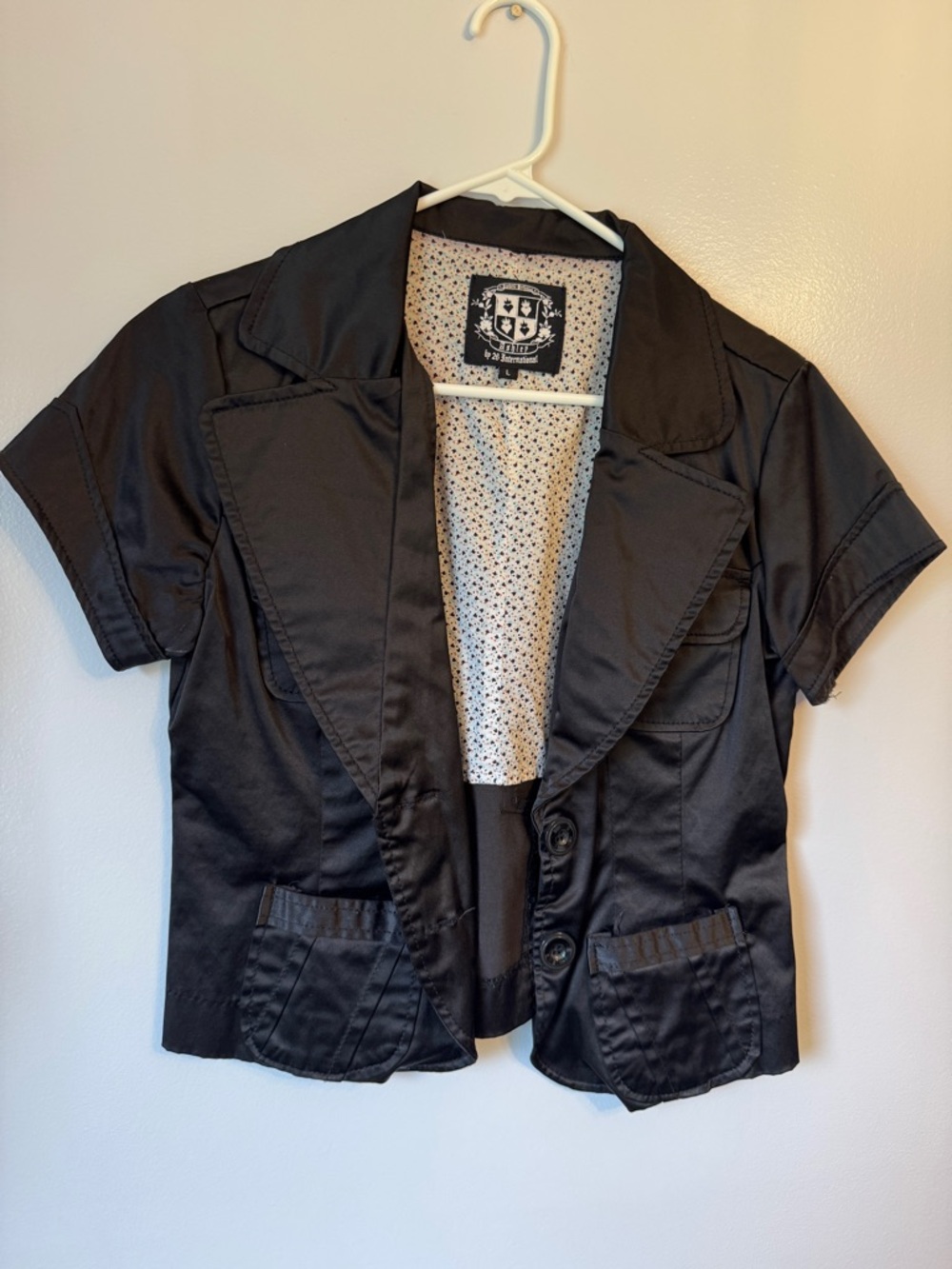 26 International- Black Short-Sleeve Satin Blazer